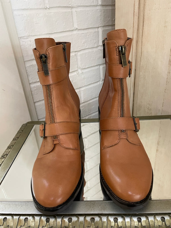 DONALD PLINER Size 8.5 Tan Booties