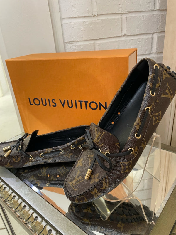 LOUIS VUITTON Size 6 Brown Flats