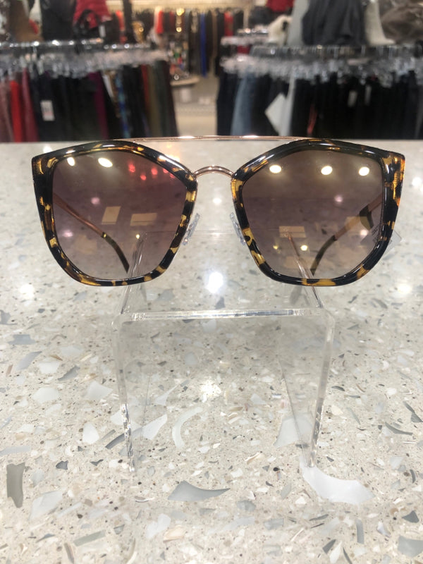 BANANA REPUBLIC Sunglasses