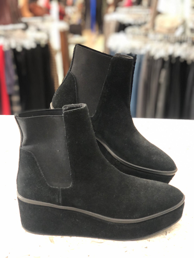 DONALD PLINER Size 10 Black Booties