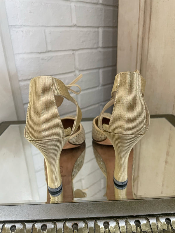 MANOLO BLAHNIK Size 37.5 Cream Heels