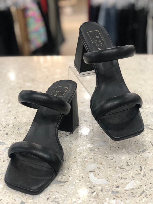 SHU SHOP Size 6 Black Sandals