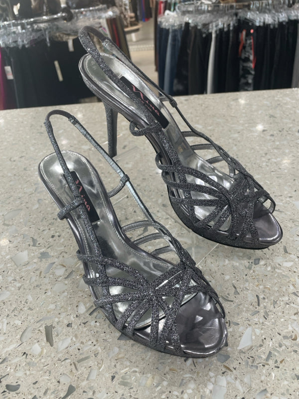 NINA Size 8.5 Pewter Heels