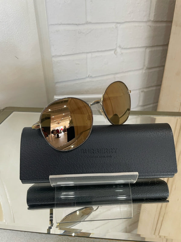 BURBERRY Sunglasses