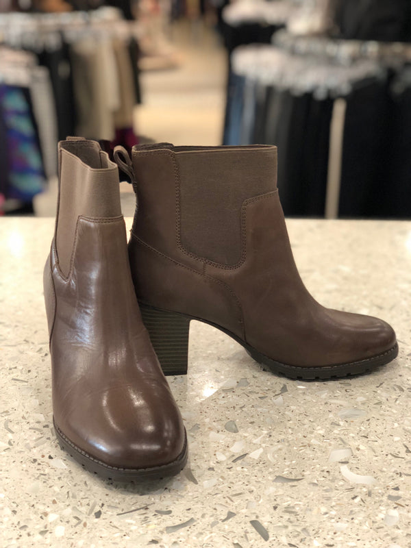 CLARKS Size 10 Brown Booties