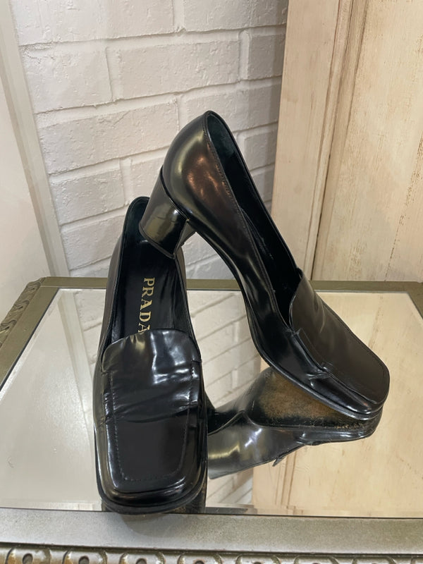 PRADA Size 37 Black Pumps