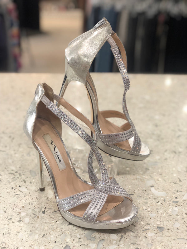 NINA Size 7 Silver Heels