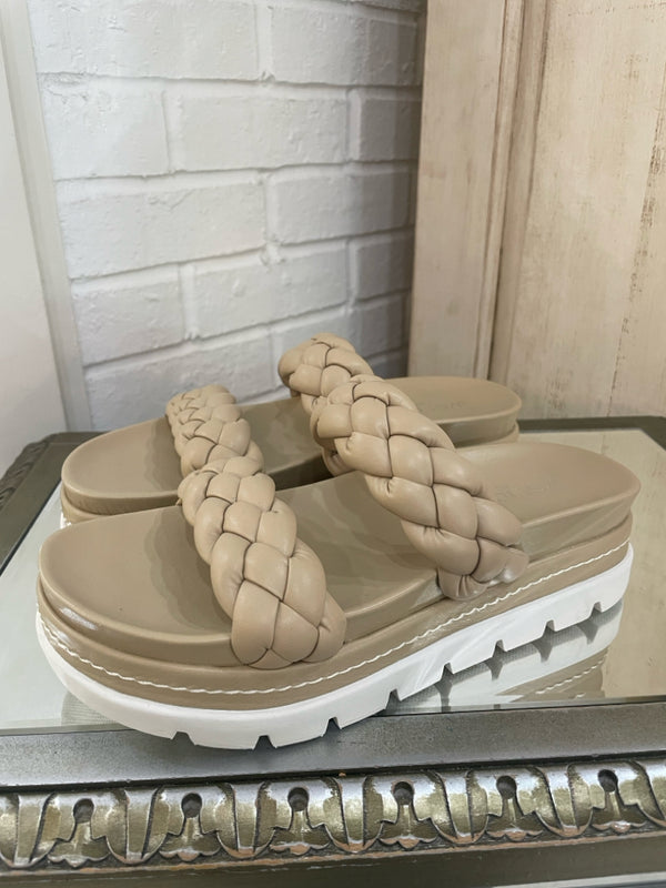 J/SLIDES Size 6 Tan Sandals