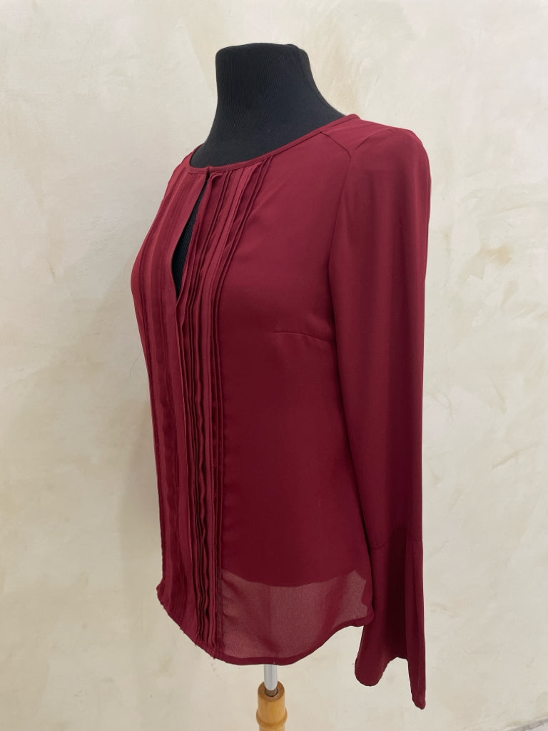 BLACK MARKET Size M Burgundy L/S TOP