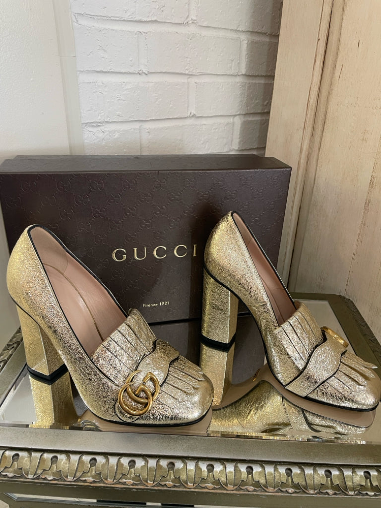 GUCCI Size 37 Gold Heels