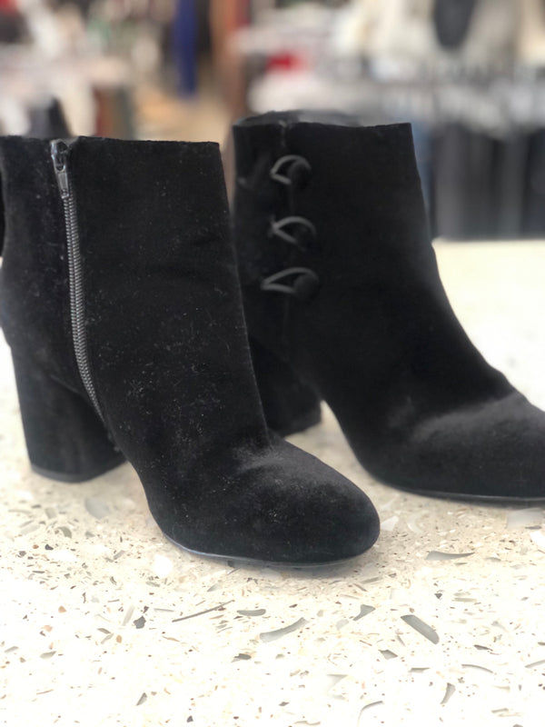 NINE WEST Size 7.5 Black Booties