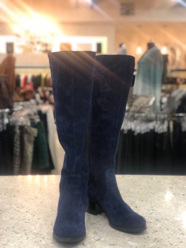 VINCE CAMUTO Size 8 Blue Boots