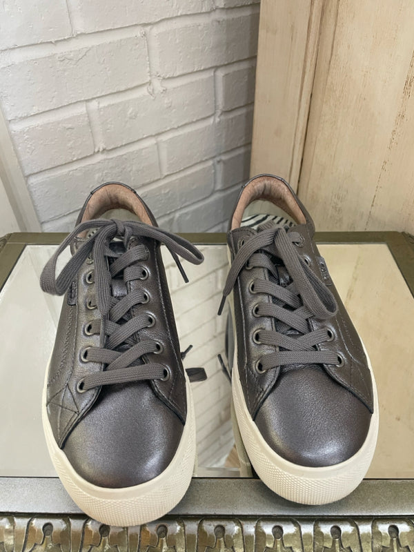 TAOS Size 7.5 Pewter Sneakers