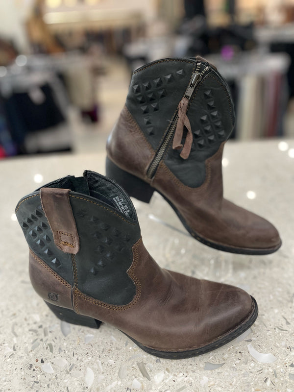 BORN Size 7.5 Espresso Booties