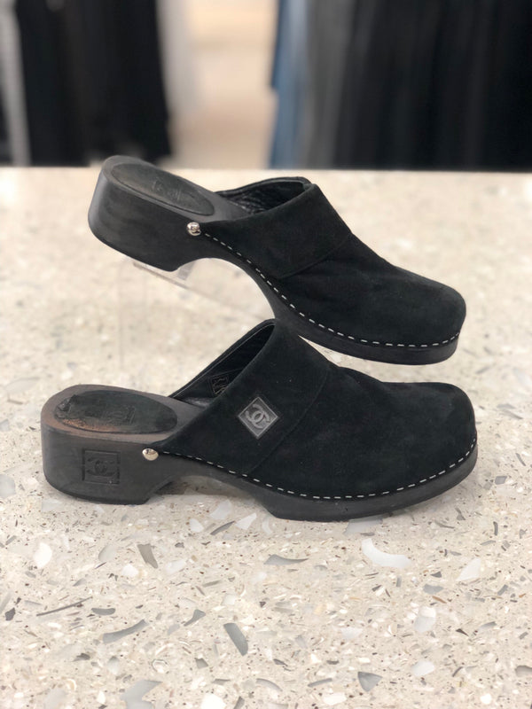 CHANEL Size 38 Black Clogs