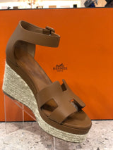 HERMES Size 37 Brown Sandals