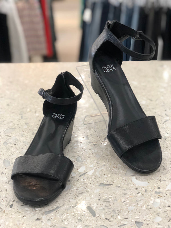 EILEEN FISHER Size 8.5 Black Sandals