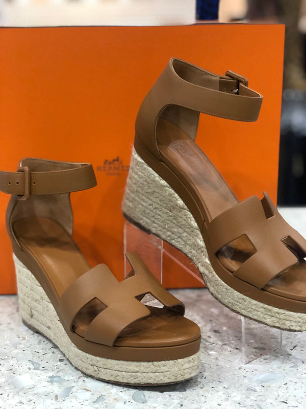 HERMES Size 37 Brown Sandals