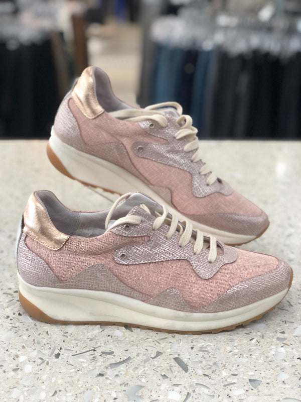 VADDIA Size 10 Blush Sneakers