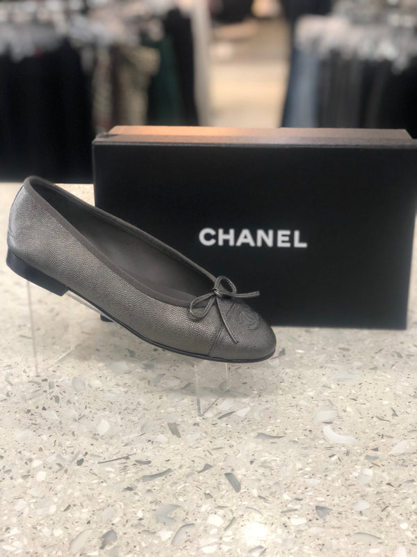 CHANEL Size 36 Pewter Flats