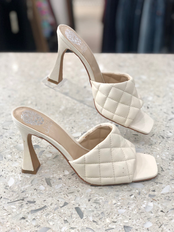 VINCE CAMUTO Size 7.5 Cream Sandals