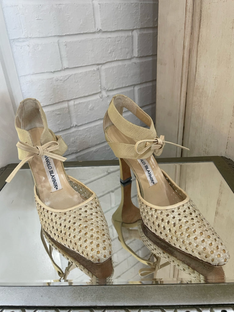 MANOLO BLAHNIK Size 37.5 Cream Heels