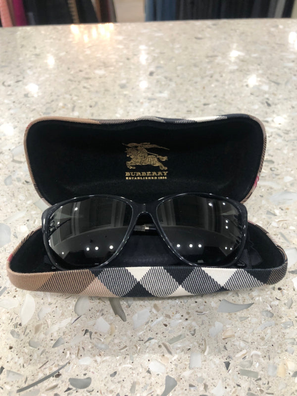 BURBERRY Sunglasses