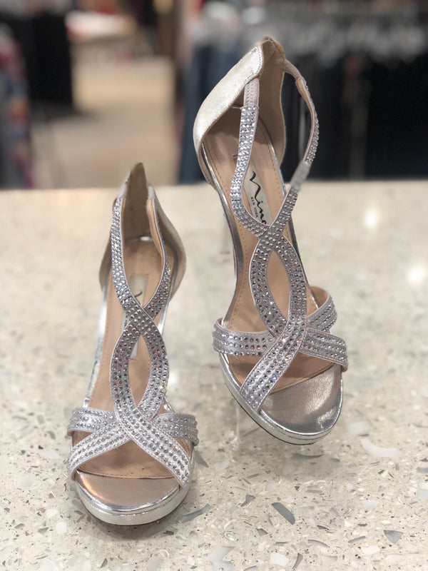 NINA Size 7 Silver Heels