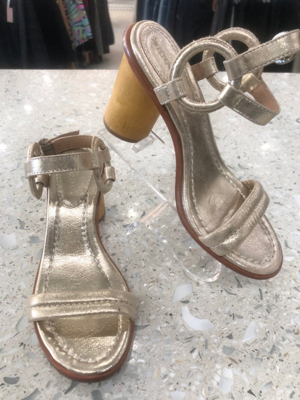 BERNARDO Size 6 Gold Sandals