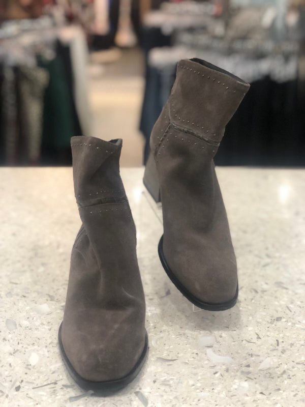 DONALD PLINER Size 8 Grey Booties