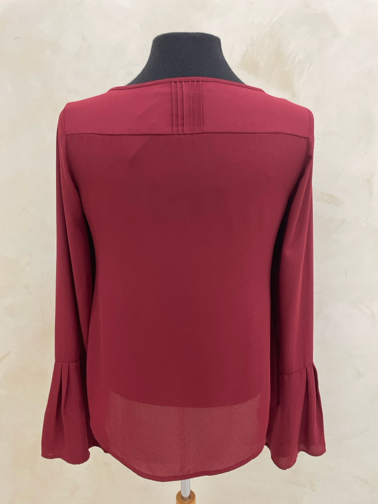 BLACK MARKET Size M Burgundy L/S TOP